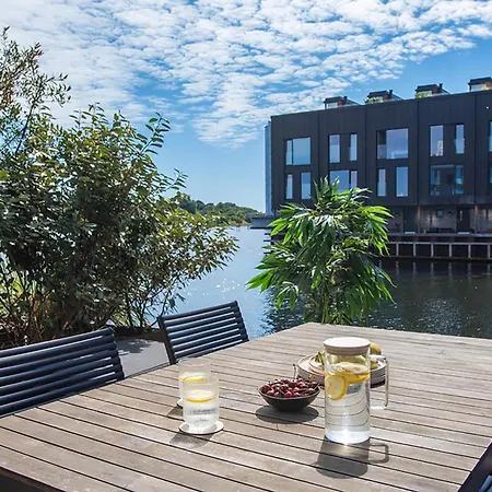 Дом отдыха Sanders Pier - Fantastic 3-bedroom Townhouse With Balcony Terrace